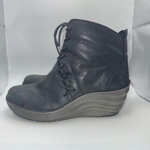 Bionica Women's Dark Gray Lace-Up Boots